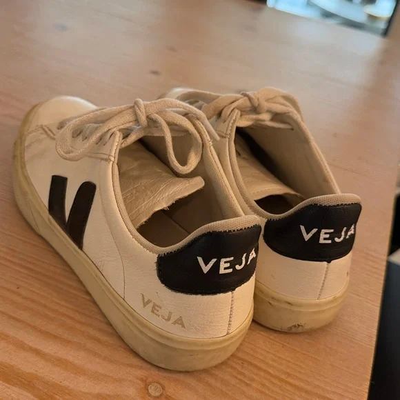 Women’s Veja Campo Sneakers - Picture 4 of 5
